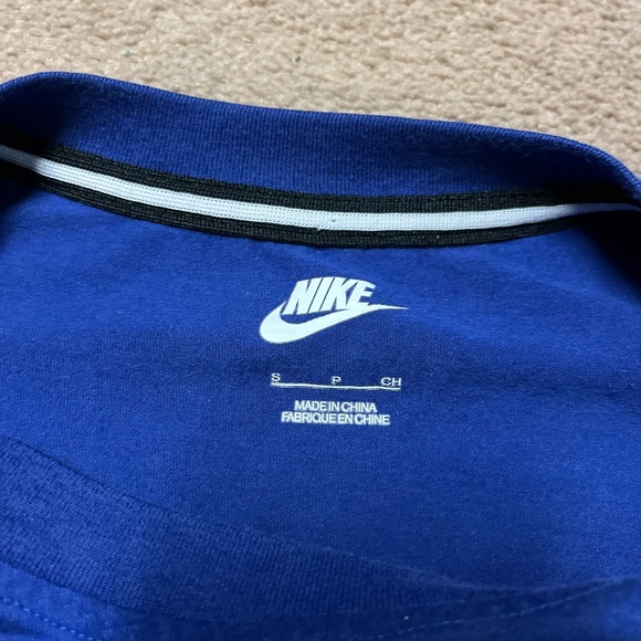 Nike Shirt - Picture 2 of 4